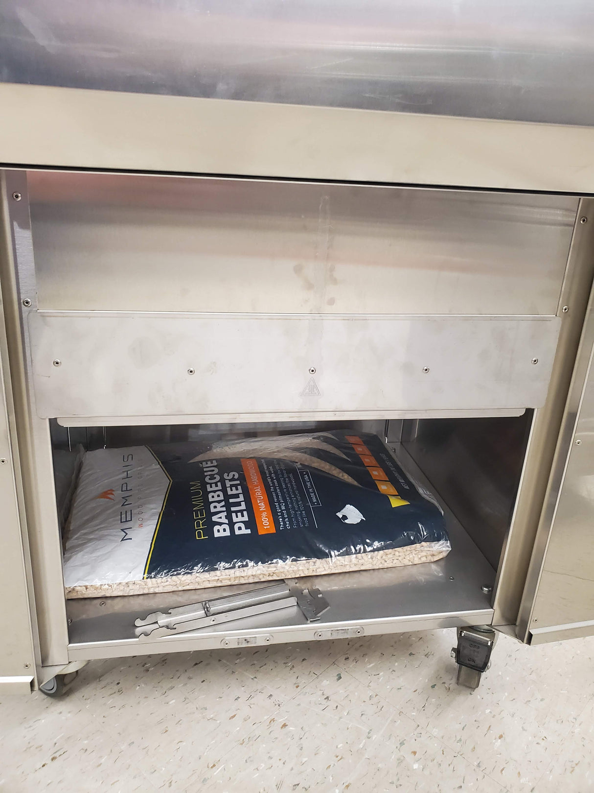 Outlet Memphis Woodfire Grill with WiFi