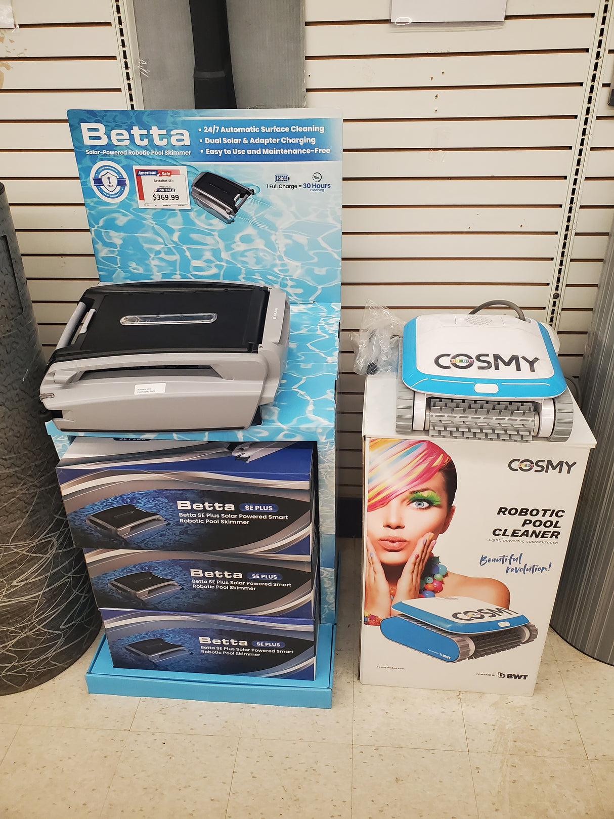 Betta Bot skimmer and Cosmy robotic cleaner with boxes on a display with visible brand logos.