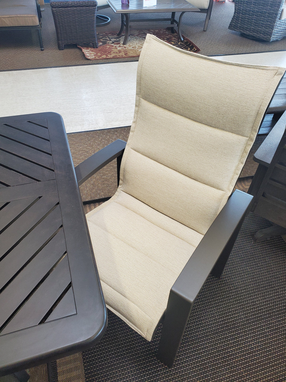 Outlet Sahara Dining Set