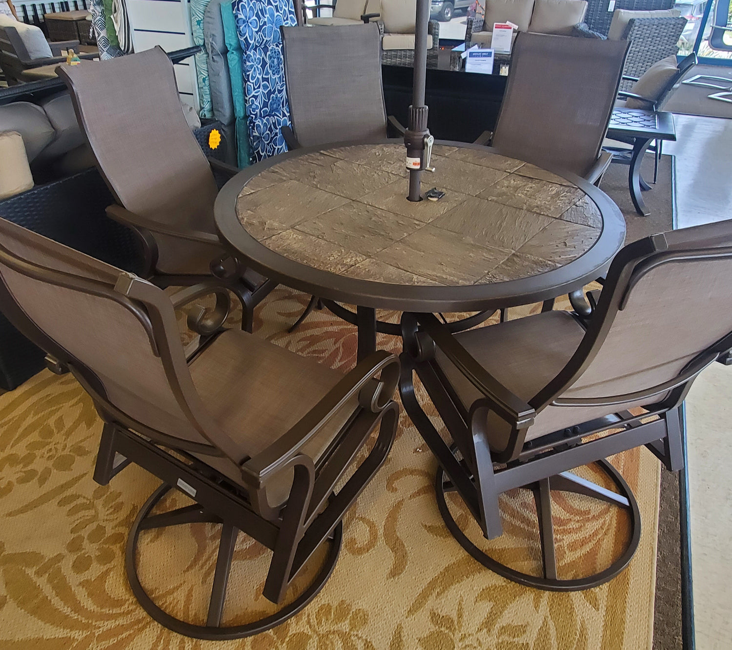 Outlet Charleston Dining Set