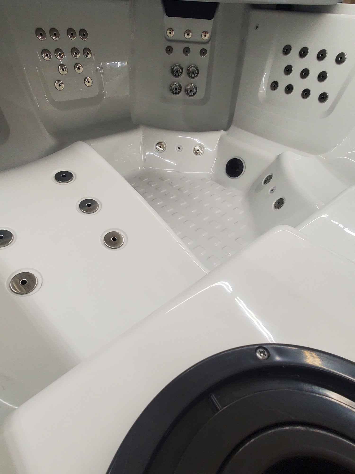Outlet Enrich Hot Tubs Elevate Vitality Collection