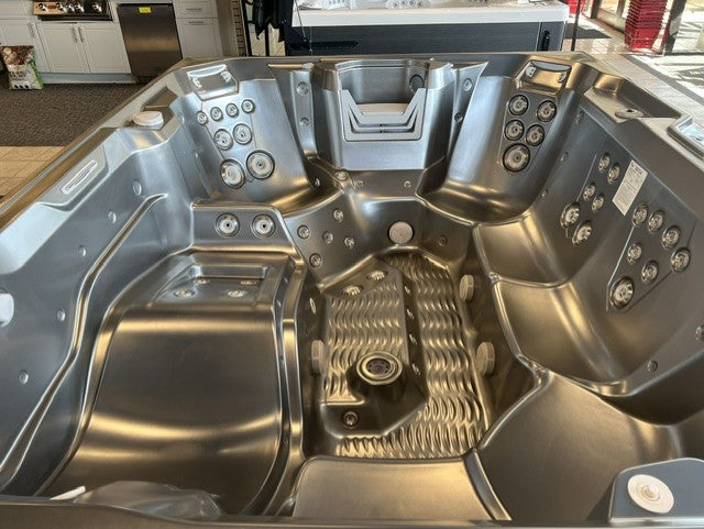 Clearance 2023 Hot Spring Highlife Vanguard Hot Tub