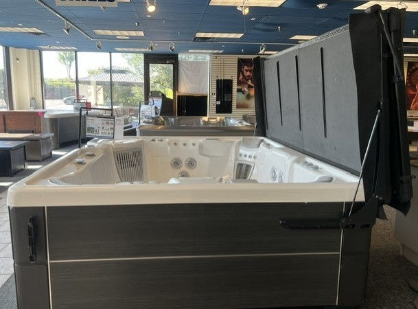 Clearance 2023 Hot Spring Highlife Grandee Hot Tub