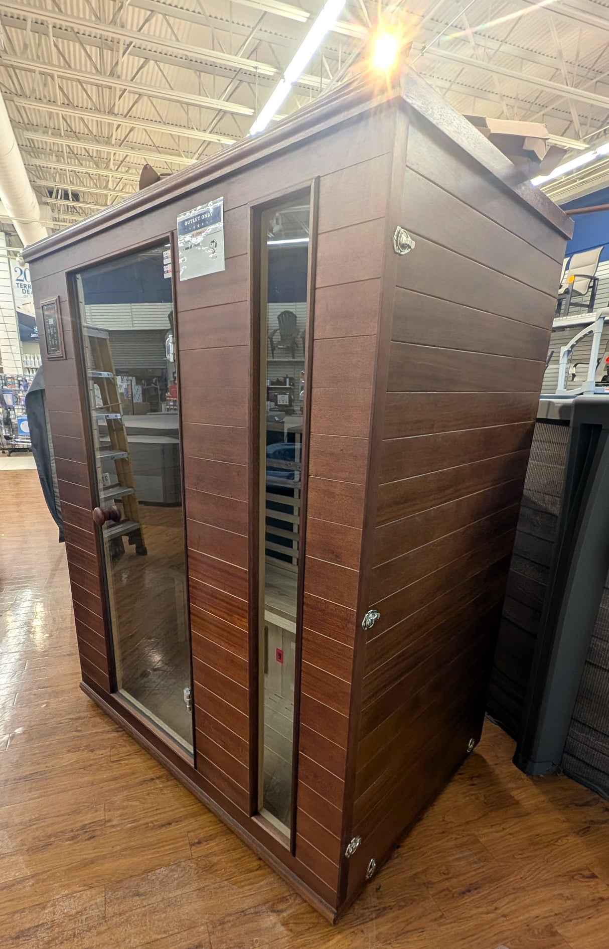 Outlet Renew 3-Person Infrared Sauna