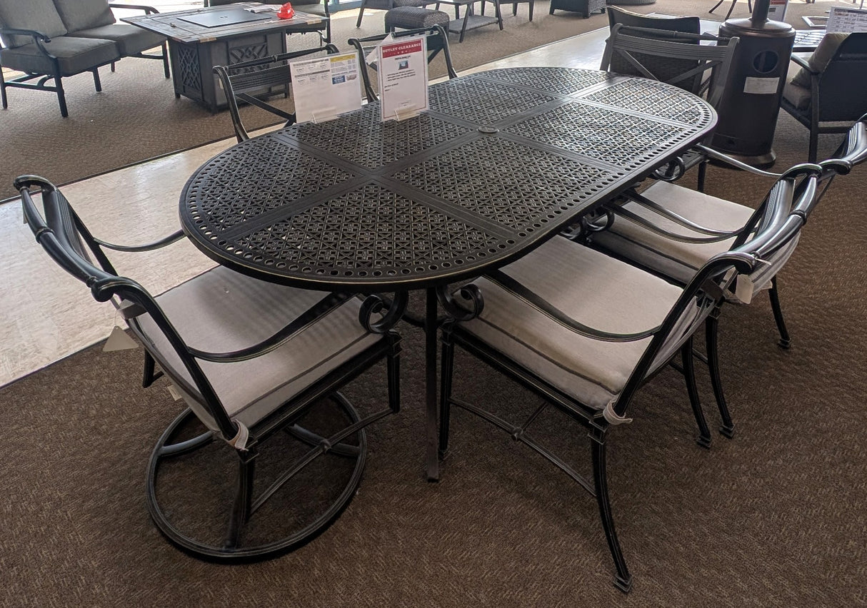 Outlet Paxton Patio Dining Set