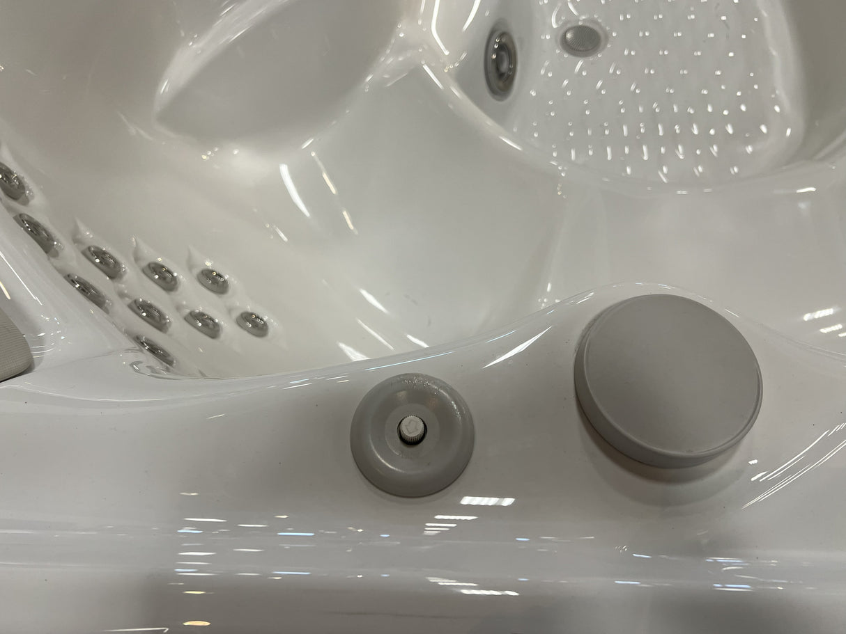 Clearance 2021 Hot Spring Highlife Grandee Hot Tub with SmarTop