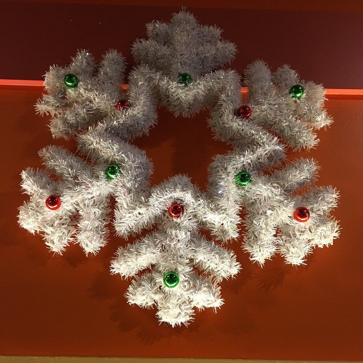 18" 2D Tinsel Snowflake Wreath