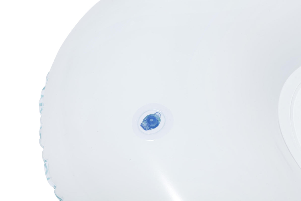 This is an up close view of the air valve that you use to inflate/deflate this pool chair.