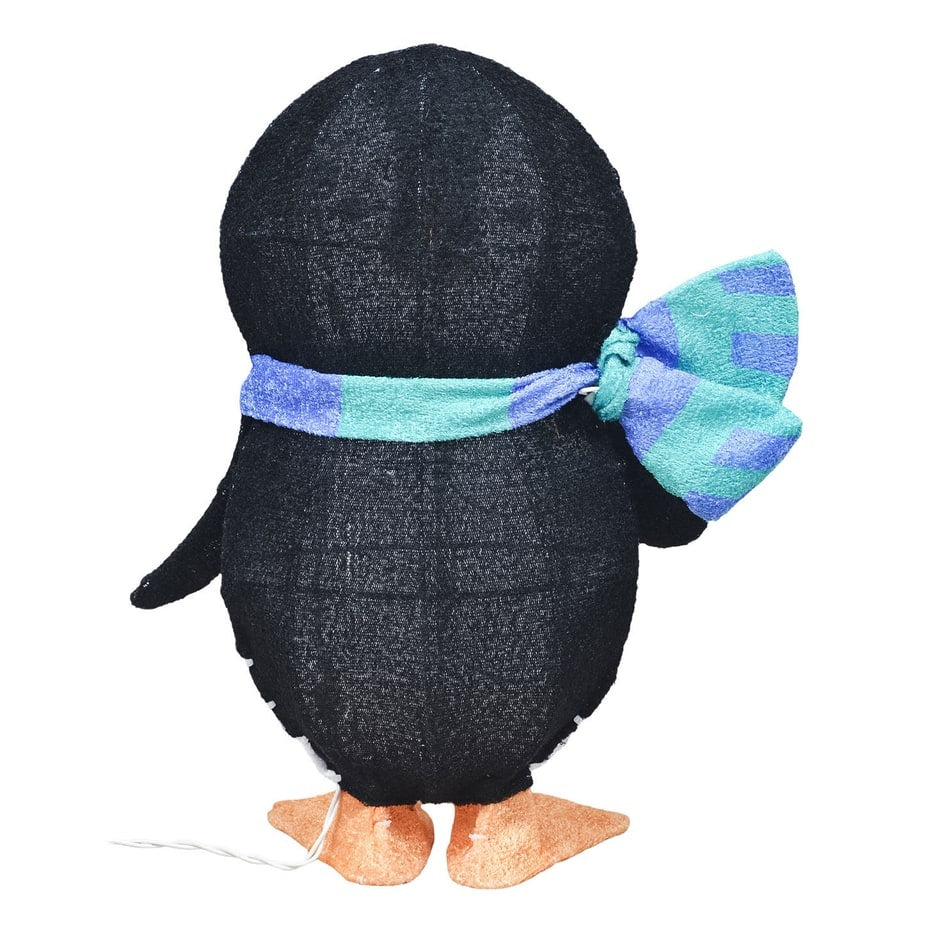 This image shows the back of this 3D penguin sculpture.