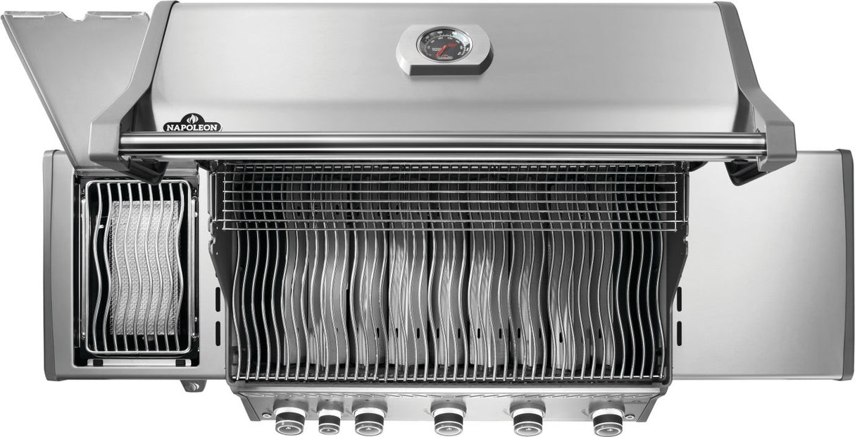 This image is taken from above the Rogue Pro 625 grill.