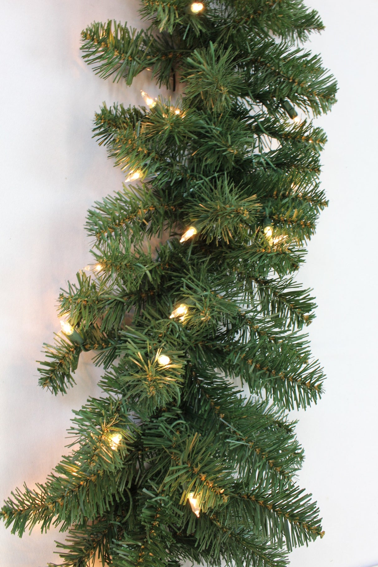 9' Pre-Lit Tiffany Christmas Garland
