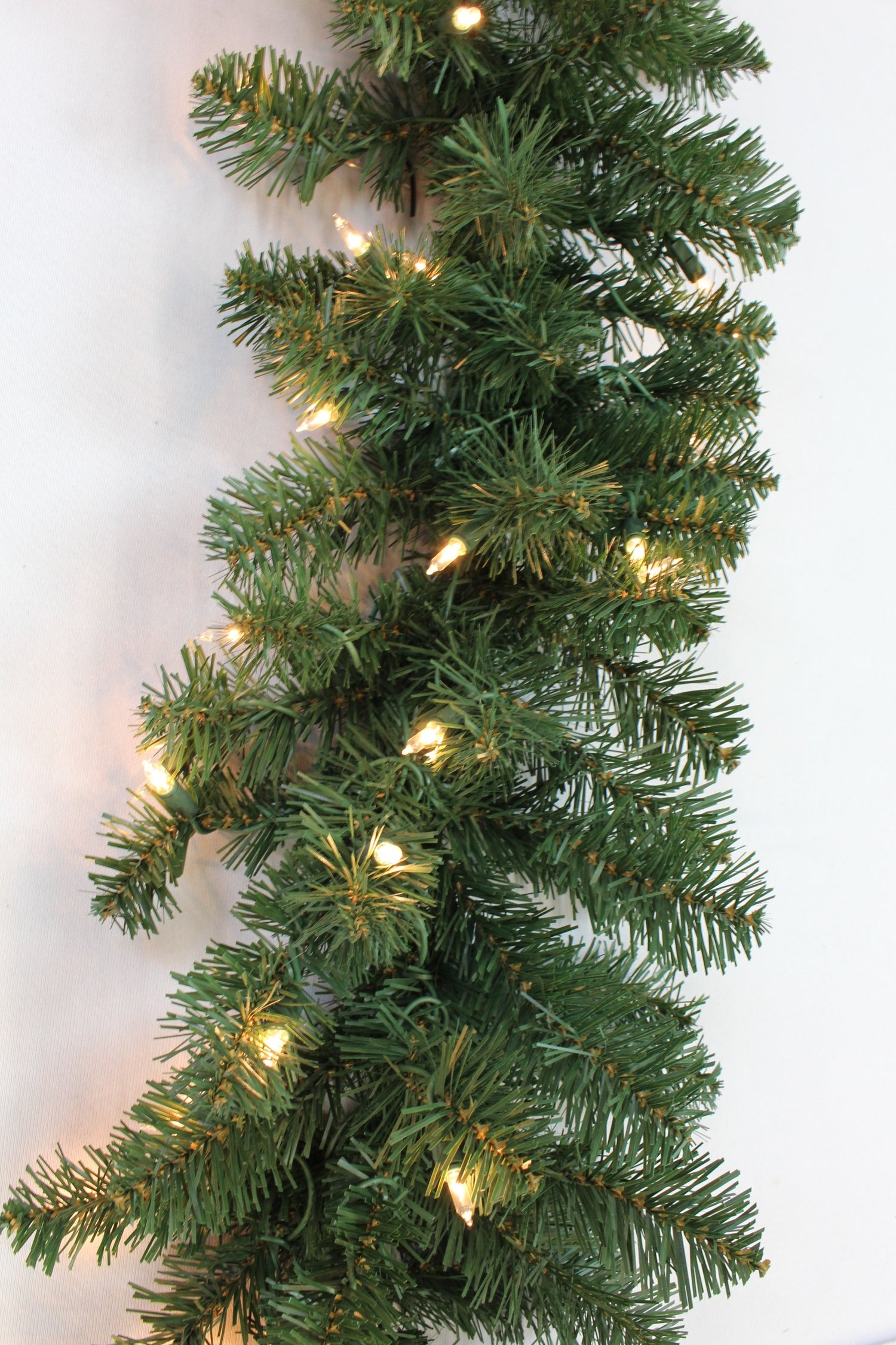 9' Pre-Lit Tiffany Christmas Garland
