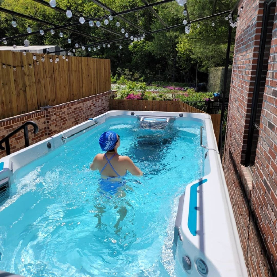 Endless Pools® Fitness Systems E550