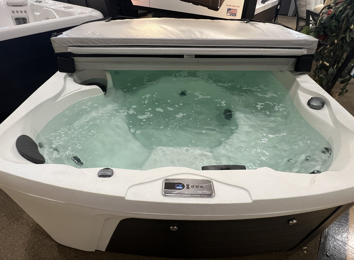 Clearance 2024 Freeflow Spas Monterey Premier Hot Tub