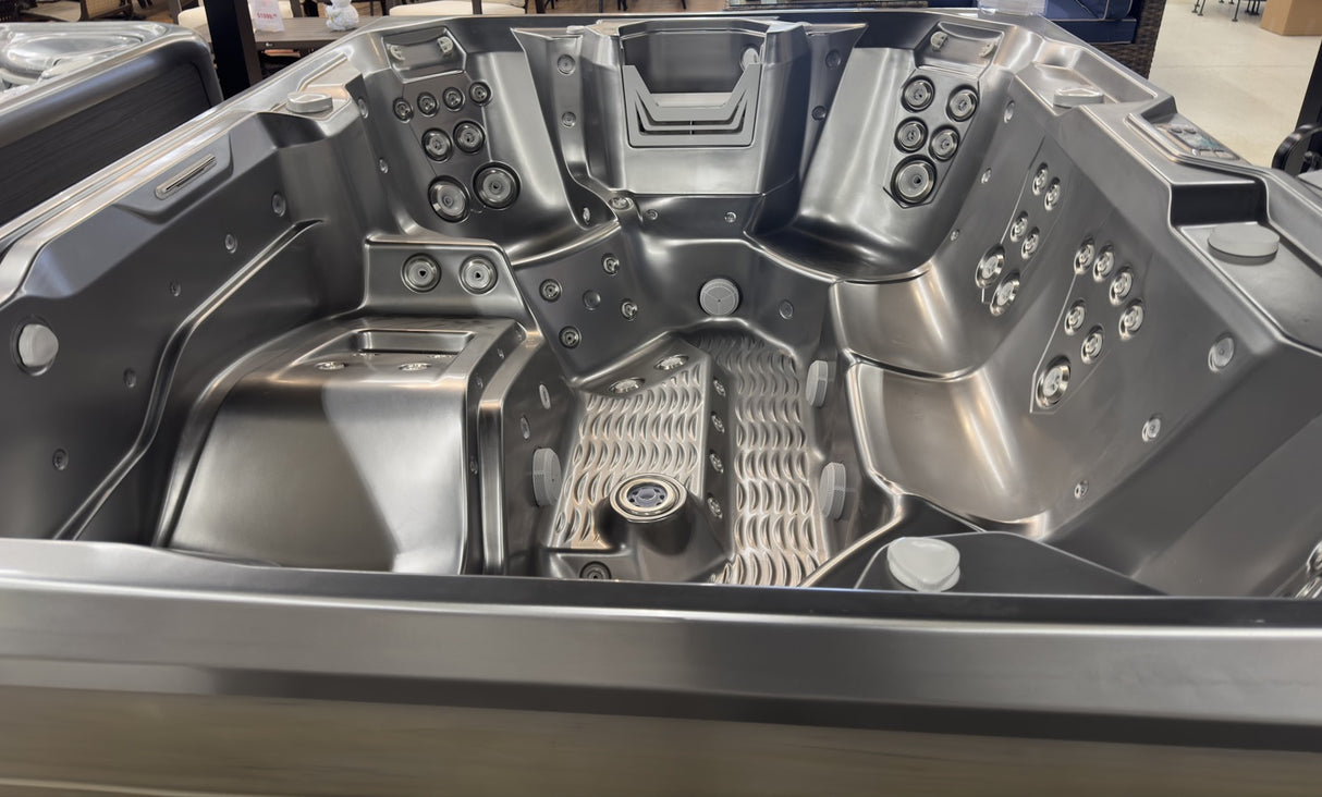 Outlet Hot Spring Limelight Prism Hot Tub