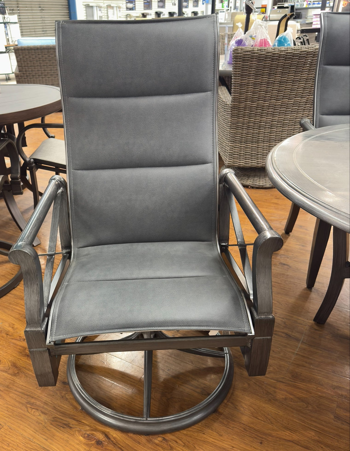 Outlet Hi-Back Andover Dining