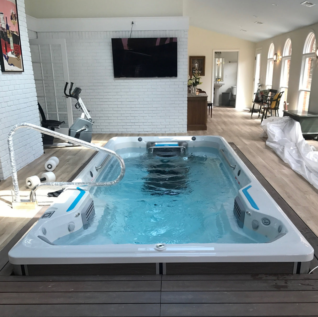 Endless Pools® Fitness Systems E700