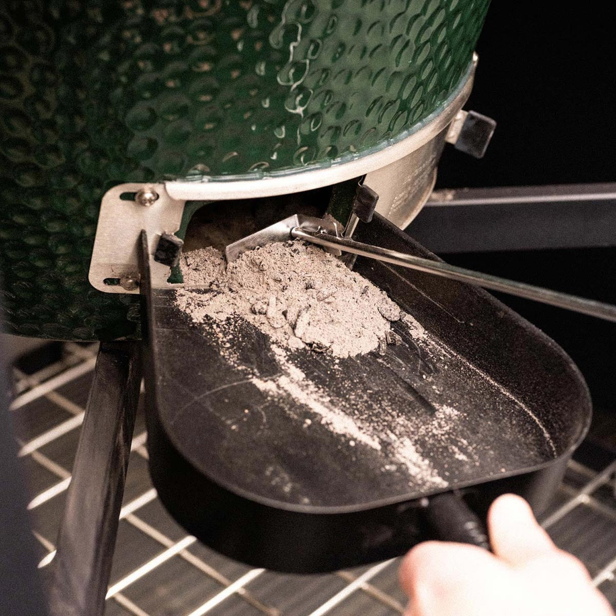 Big Green Egg Ash Tool (for S, M, L, XL, XXL EGGs)