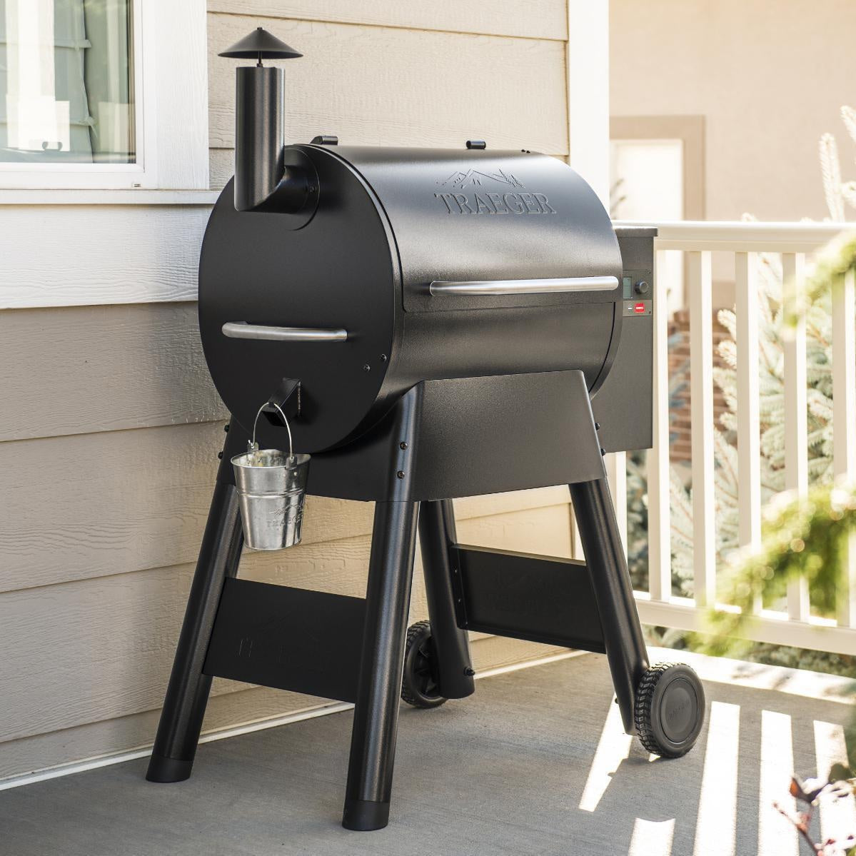 Traeger Pro 575 Black WiFi-Enabled Pellet Grill