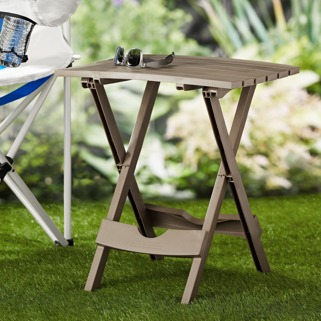 Resin Quik-Fold® Side Tables