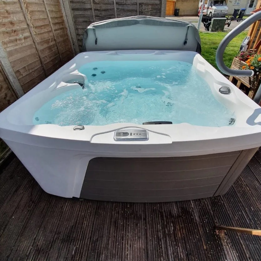 Freeflow Spas Monterey™ Premier Hot Tub