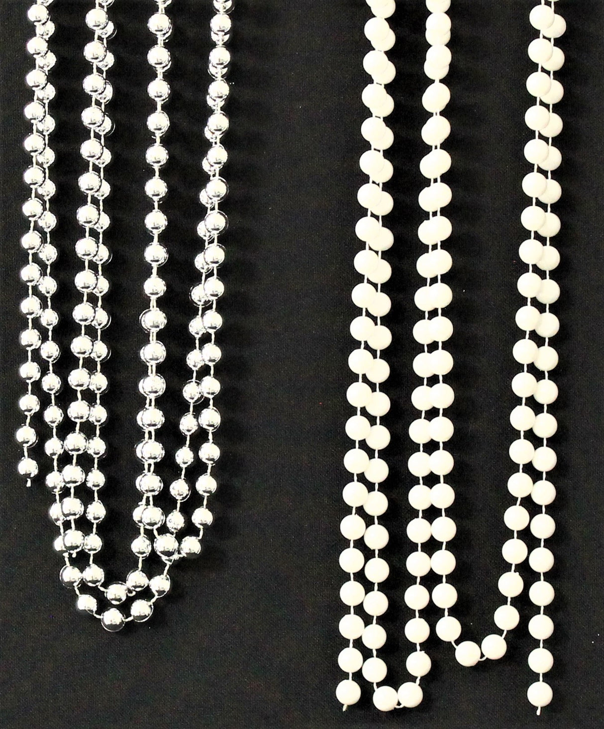 9' Beaded Garland Decoration (Silver/White)