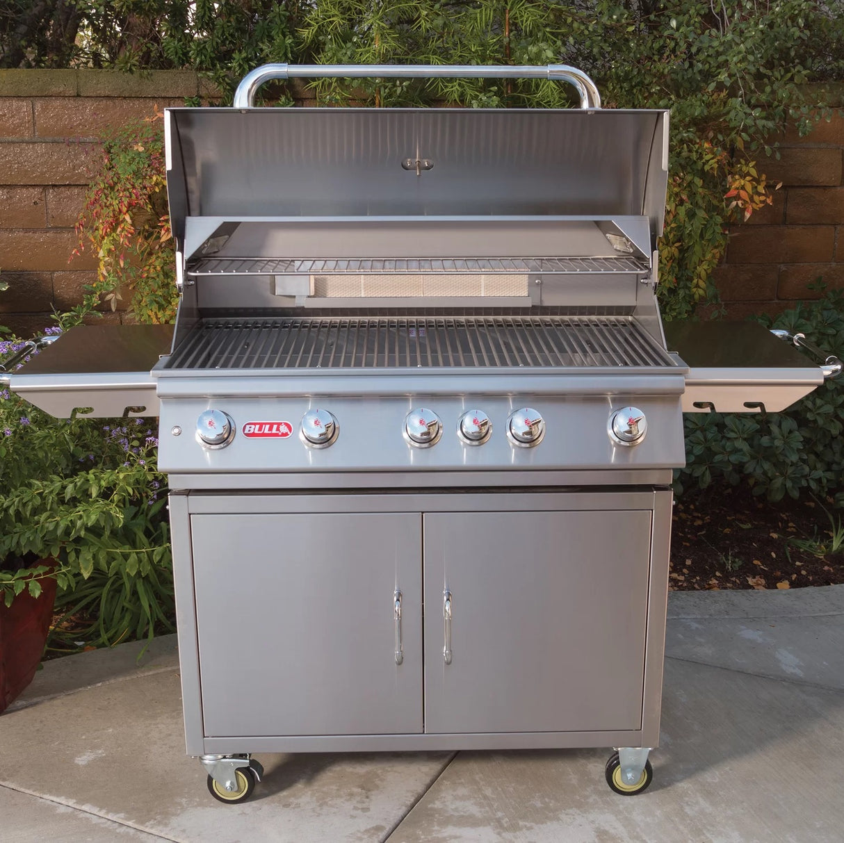 Bull Brahma 38" 5-Burner Grill Cart