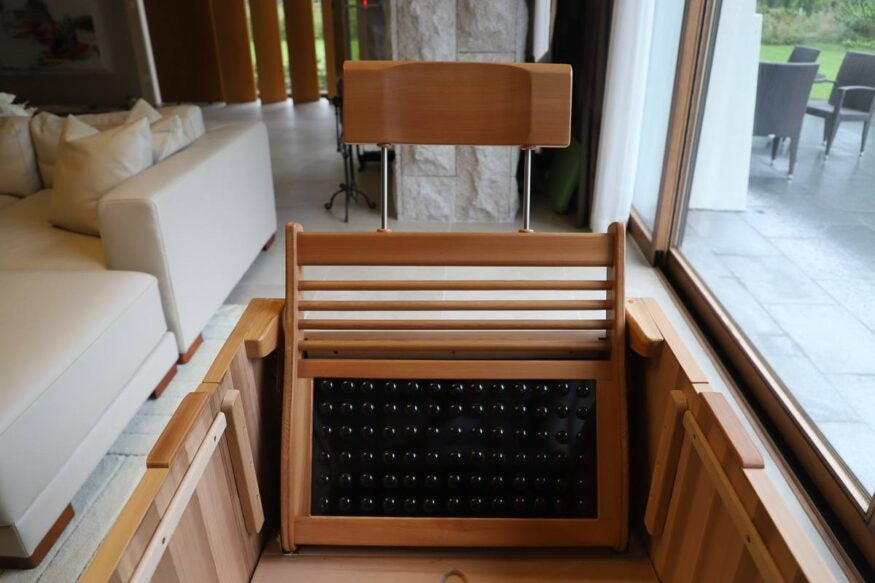 Essential Lounge Half Sauna