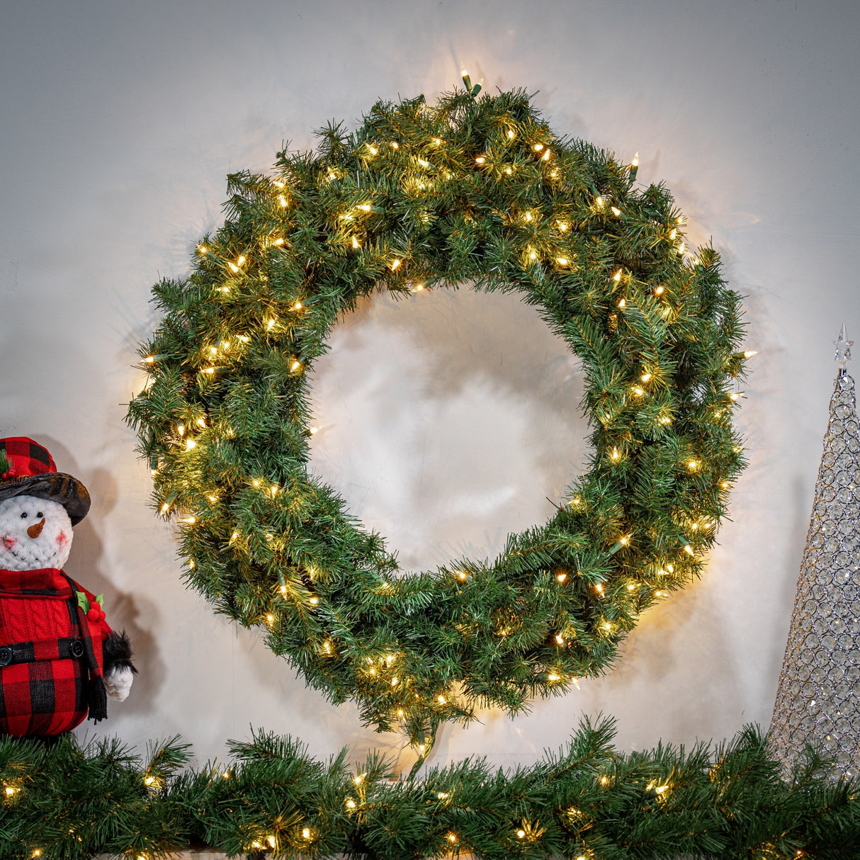 24" Canadian Pine Pre-Lit Artificial Christmas Wreath