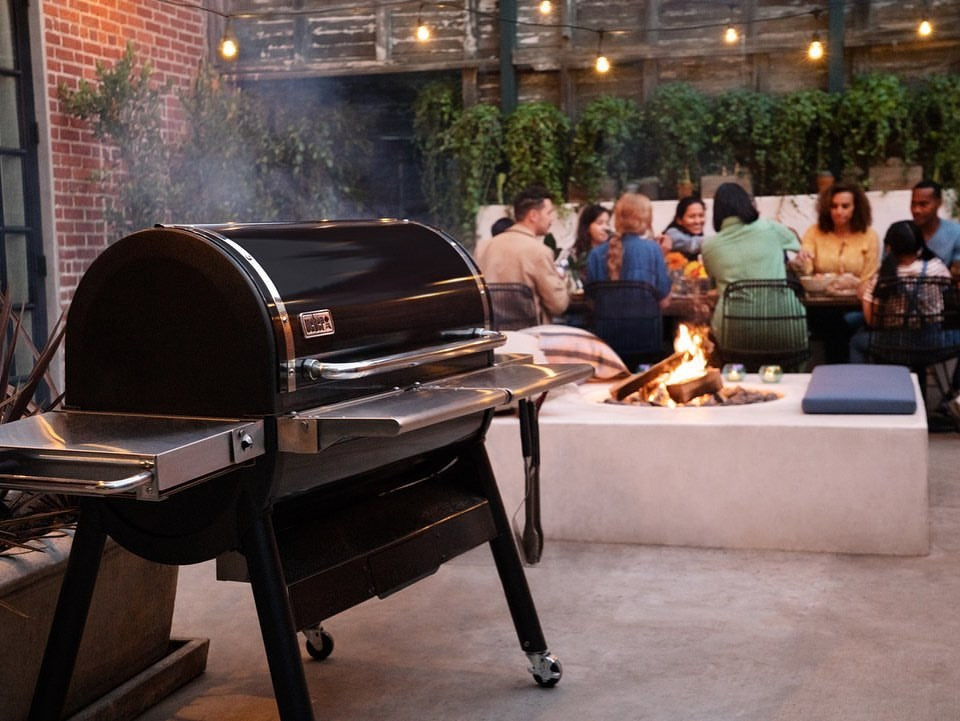 Weber SmokeFire EX6 Wood Fired Pellet Grill