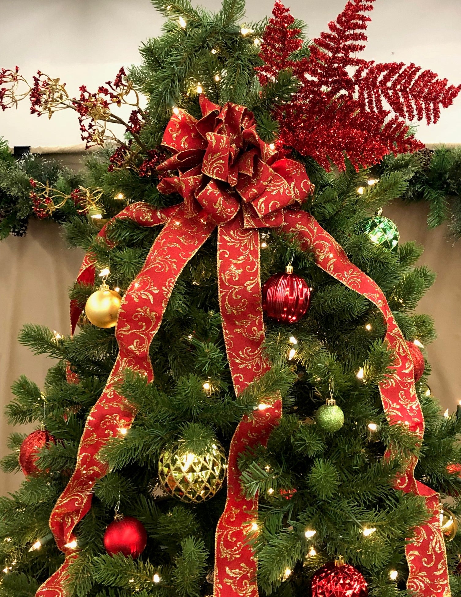 how to tie a bow for top of tree