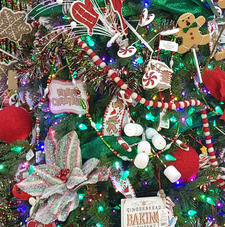 Gingerbread Delight Theme Tree