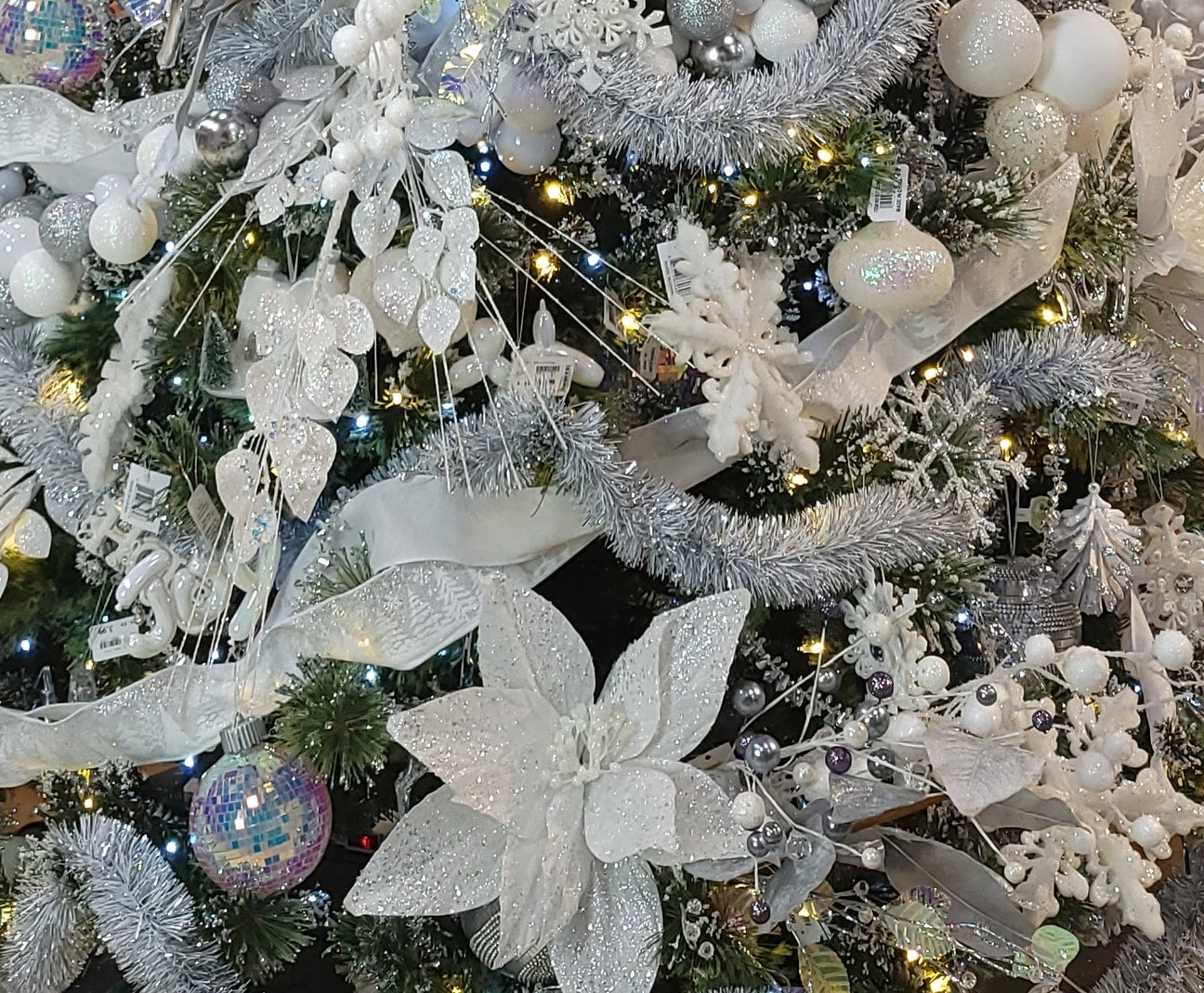 Dream of a White Christmas Theme Tree