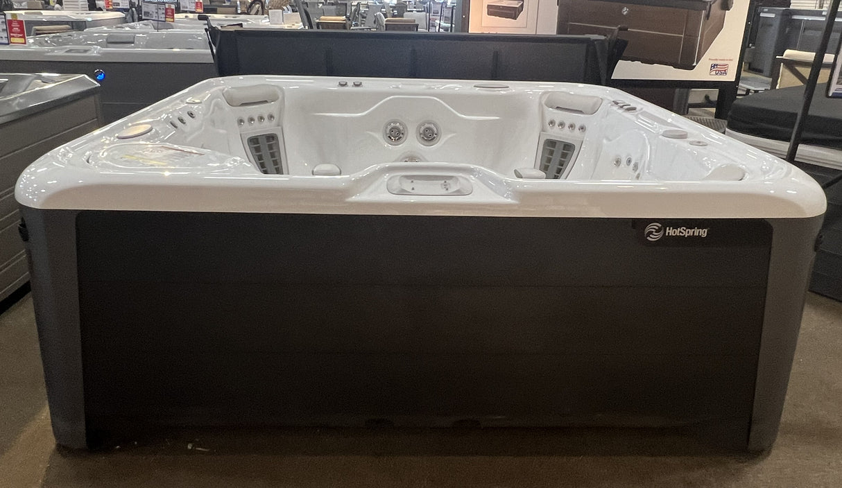 Clearance 2021 Hot Spring Highlife Grandee Hot Tub with SmarTop