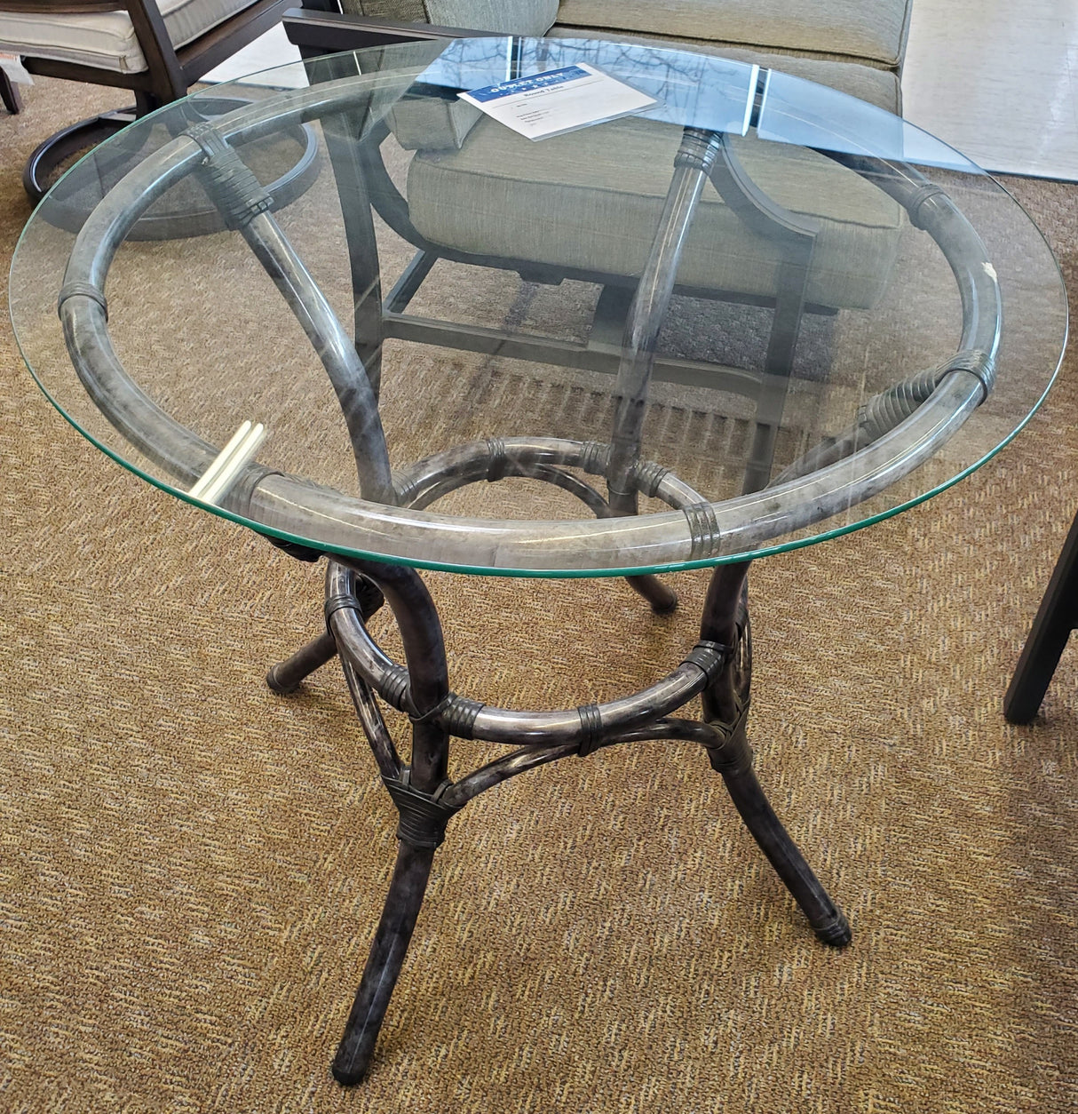 Outlet Round Glass Table