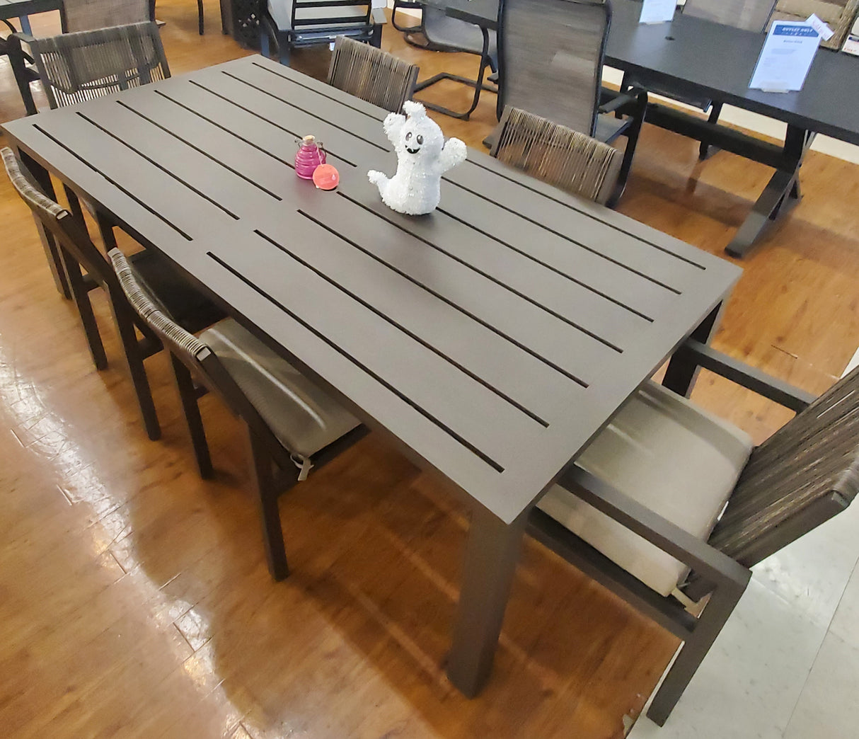 Outlet Durham Dining Set