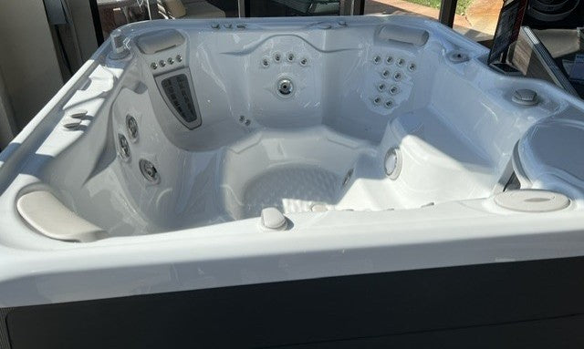 Clearance 2021 Hot Spring Highlife Grandee Hot Tub