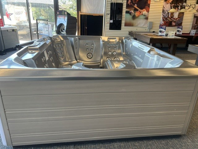 Clearance 2023 Hot Spring Highlife Vanguard Hot Tub