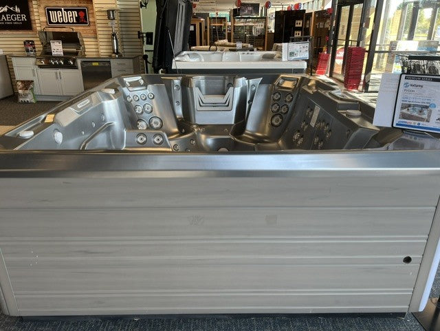 Clearance 2023 Hot Spring Highlife Vanguard Hot Tub