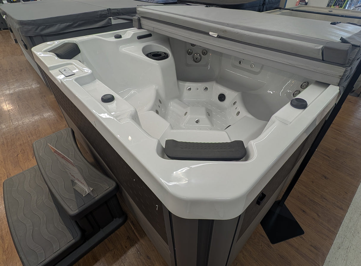 Outlet 2025 Enrich Hot Tubs Serenity Vitality Collection