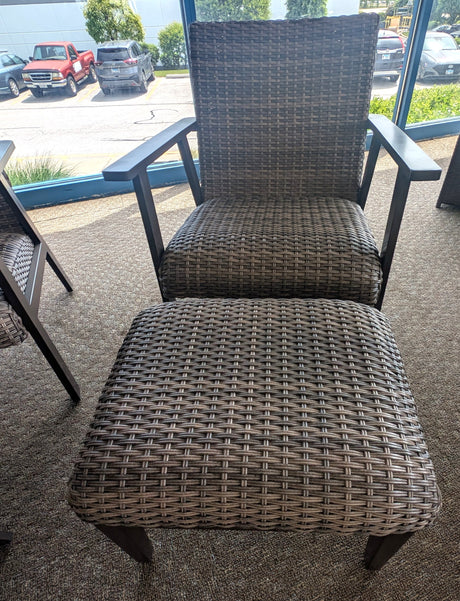 Outlet Maui Lounging Group
