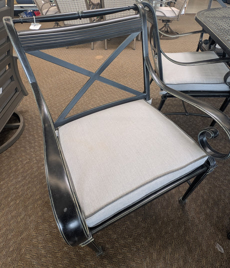 Outlet Paxton Patio Dining Set