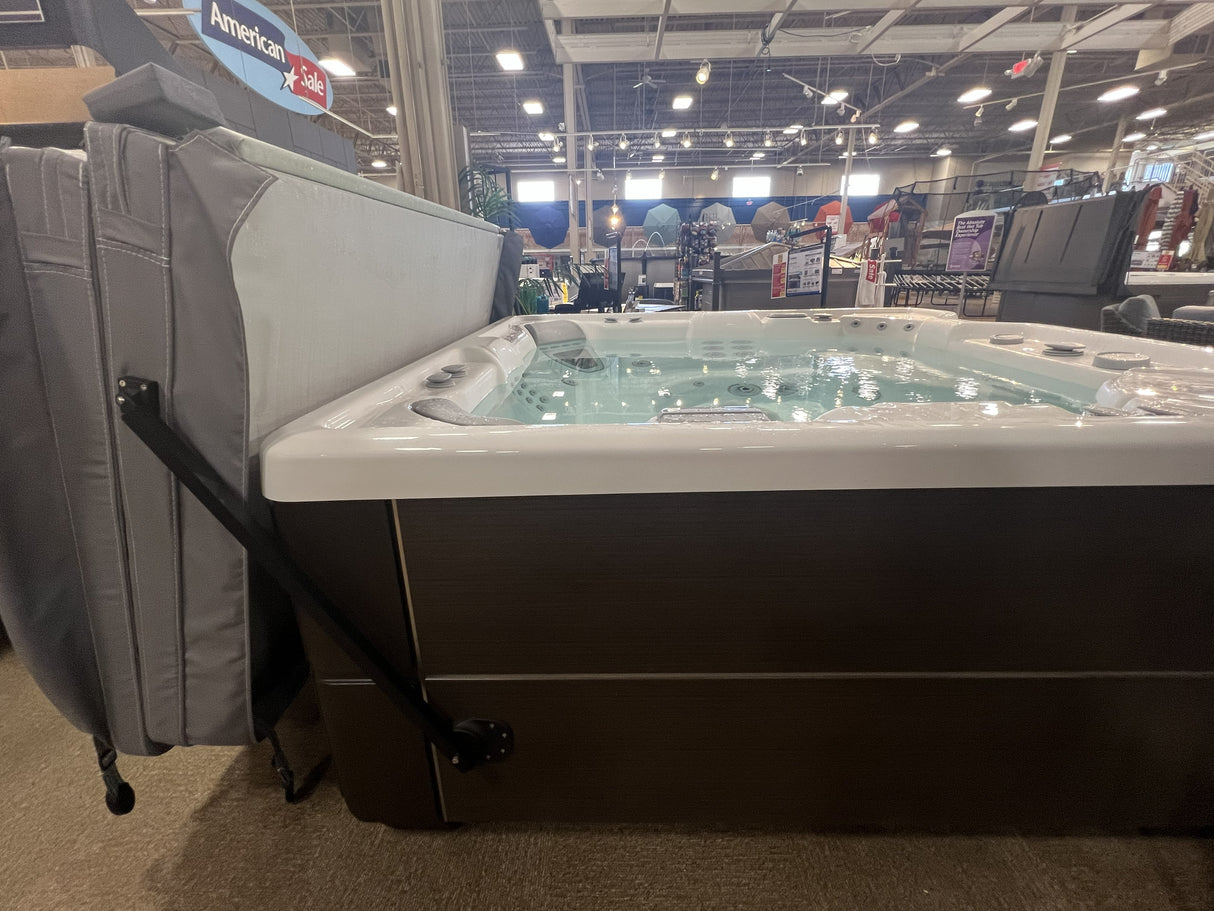 Clearance 2025 Hot Spring Highlife Vanguard Hot Tub