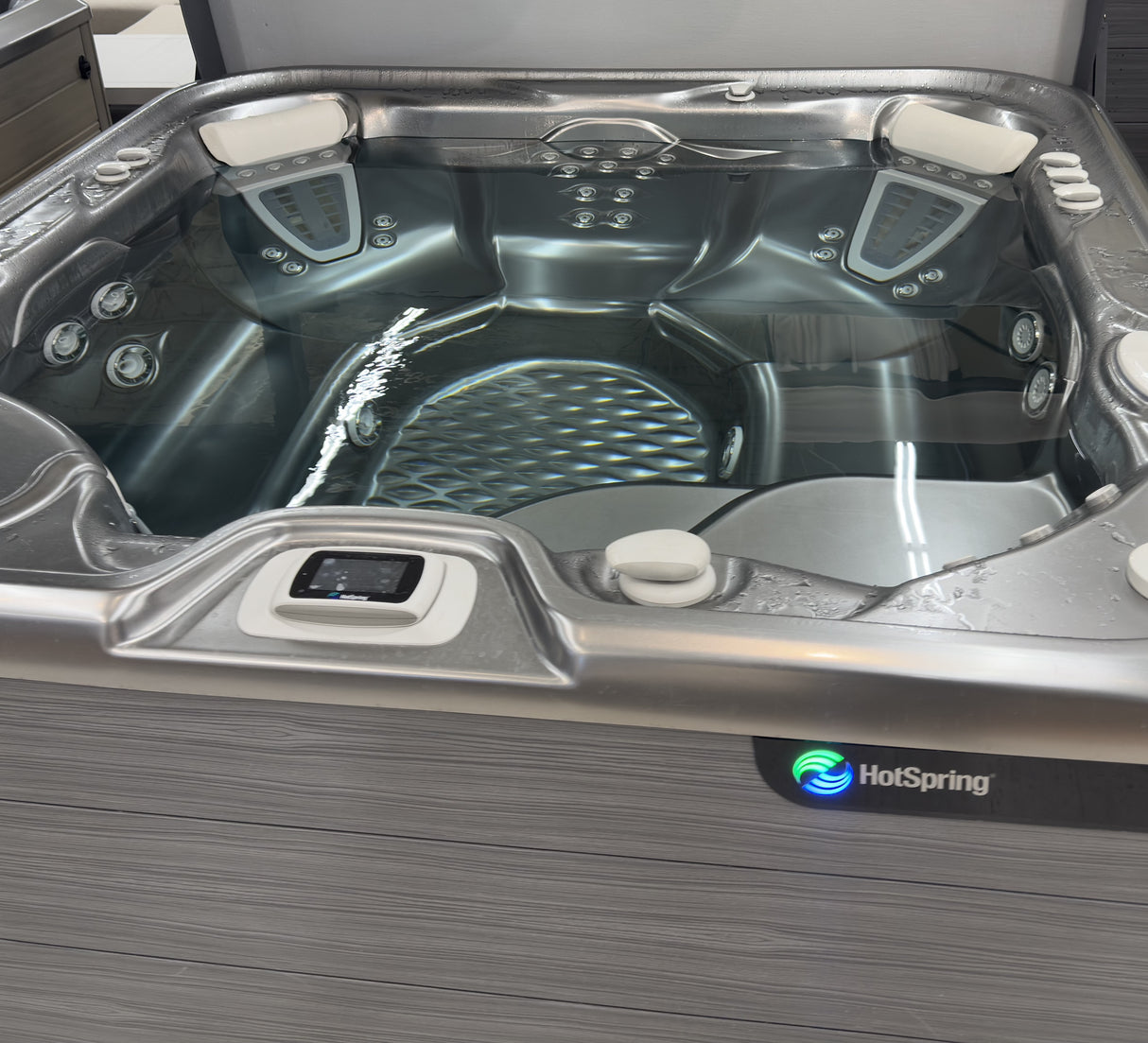 Outlet Hot Spring Highlife Vanguard Hot Tub