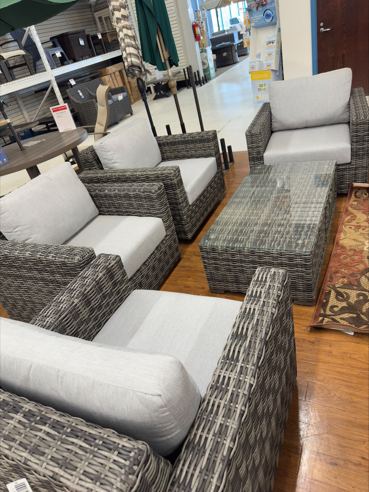 Outlet Victoria Seating Set