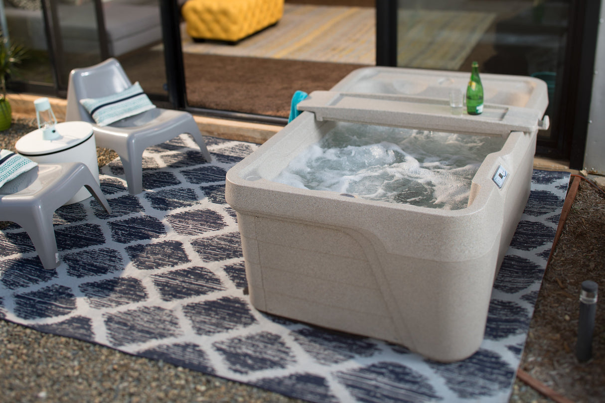 Freeflow Spas Mini™ Sport Hot Tub
