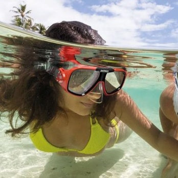 Red swimming mask.